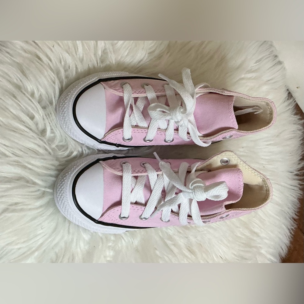 NEW Converse Girls CTAS Pink Canvas Hi Top Casual
Sneaker - 11 Y- New In Box - Picture 8 of 8